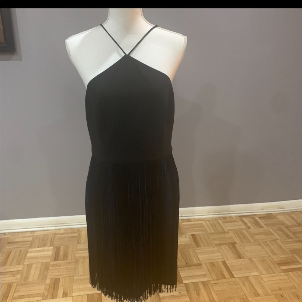 Black dress, black and blue Gatsby strings.